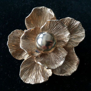 Vintage Jewelry - vintage gold tone flower brooch pin Vintage Jewelry - vintage gold tone flower brooch pin